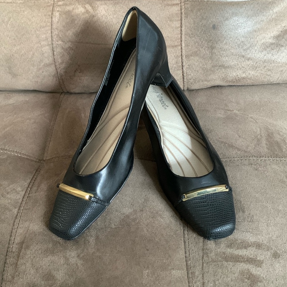 Easy Spirit Black Shoes - 2” heel